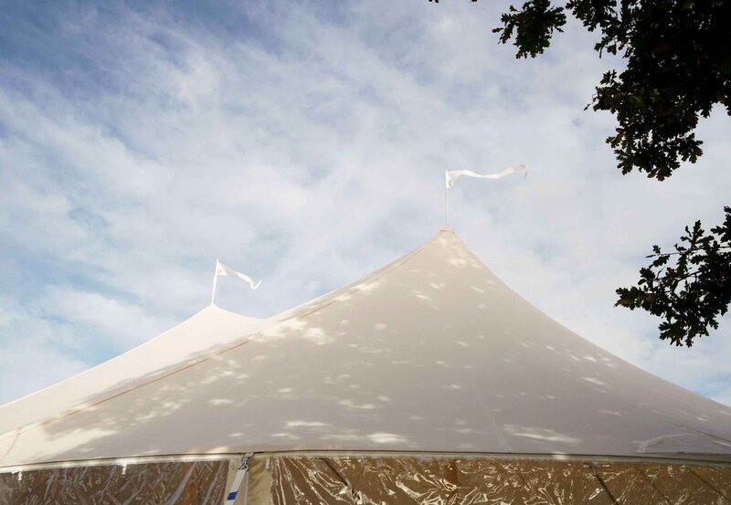 Sailcloth-Zelt als Platzhalter für eine hochwertige Zelthochzeit 5