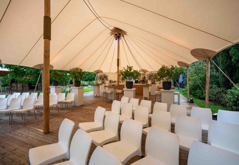 Sailcloth-Zelt als Platzhalter für eine hochwertige Zelthochzeit 13