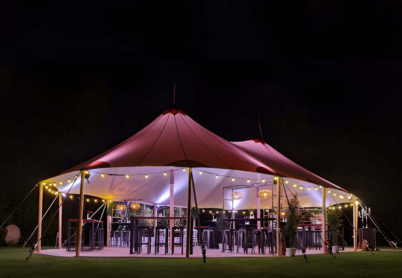Sailcloth-Zelt als Platzhalter für eine hochwertige Zelthochzeit 14